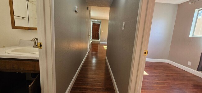 Building Photo - 2010 18th St