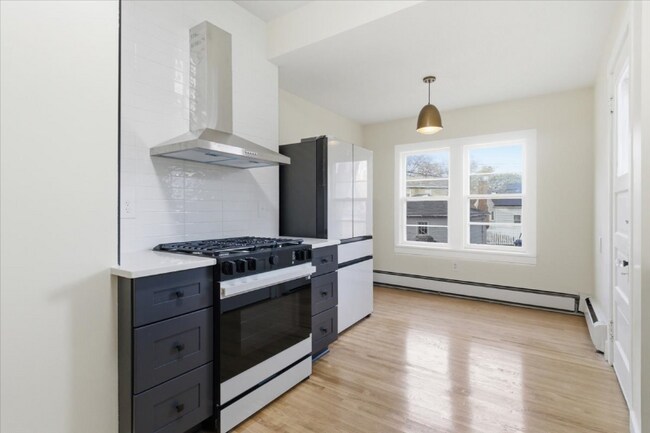 Building Photo - 712 Cedar Lake Rd S