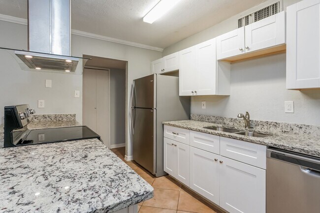 Building Photo - Renovated Single Family Home | 3 BR/2BA | 1-Car Covered Parking | Gated backyard