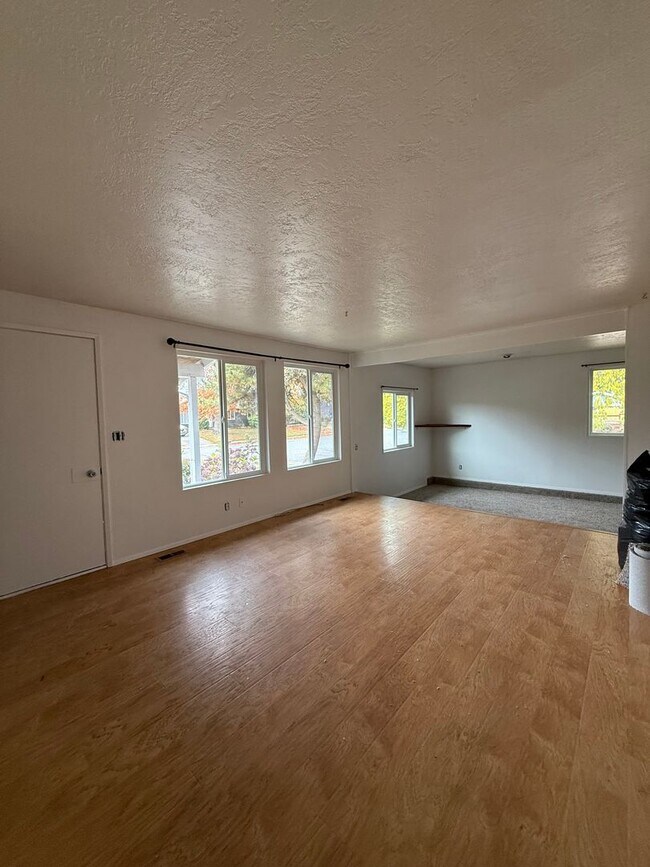 Building Photo - 3 Bedroom, 1 Bathroom House in Bellingham