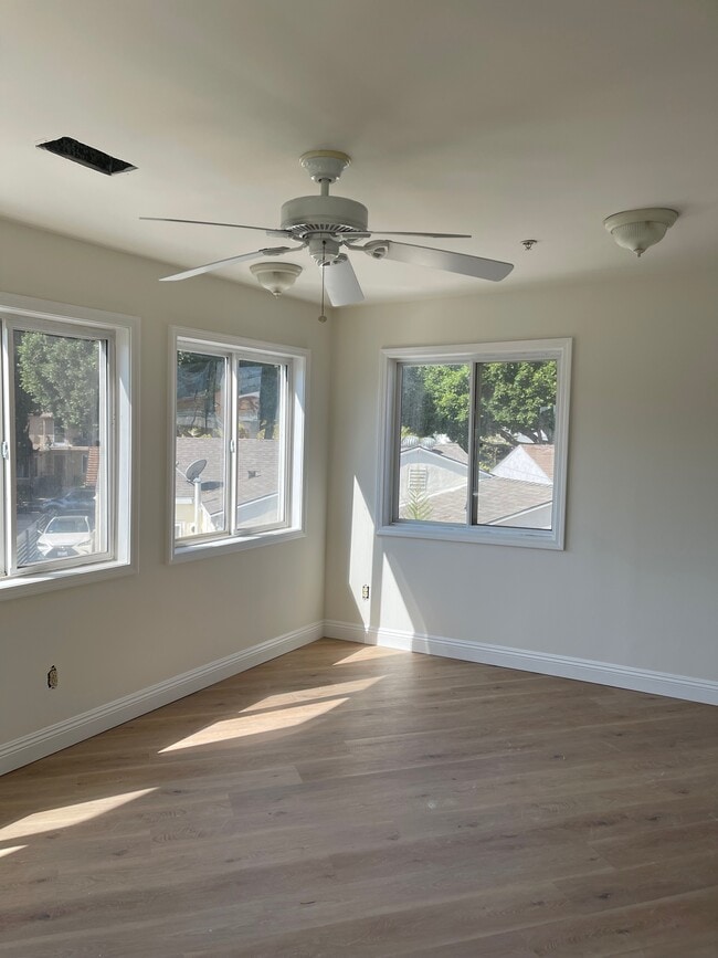 Building Photo - 4028 Tilden Ave