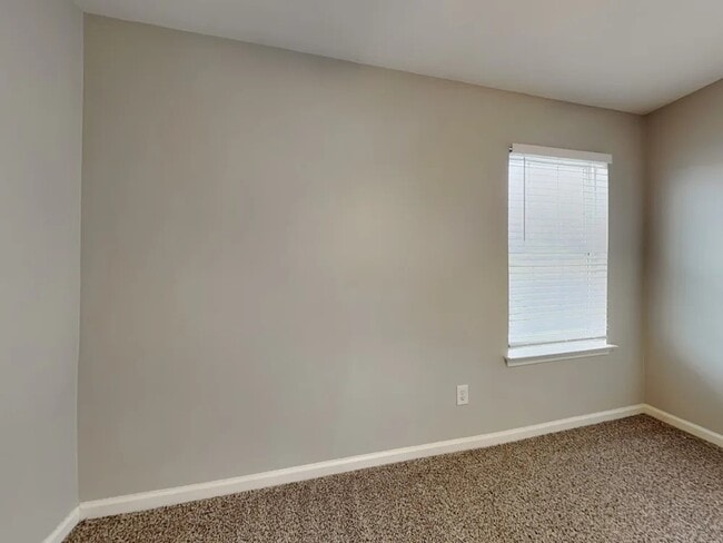 Building Photo - 7022 Tanners Creek Dr