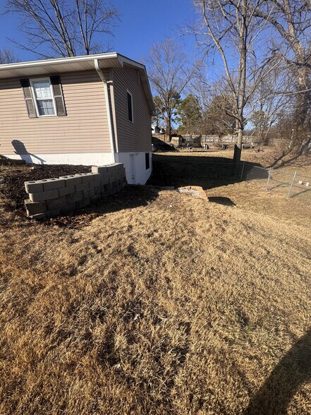 Building Photo - 5765 Heritage-SI ID1472906P