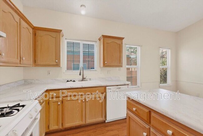 Building Photo - 7411 Peregrine Rd NE