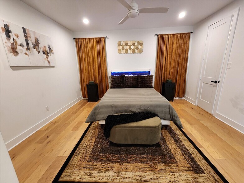 Building Photo - 5316 East Side Ave