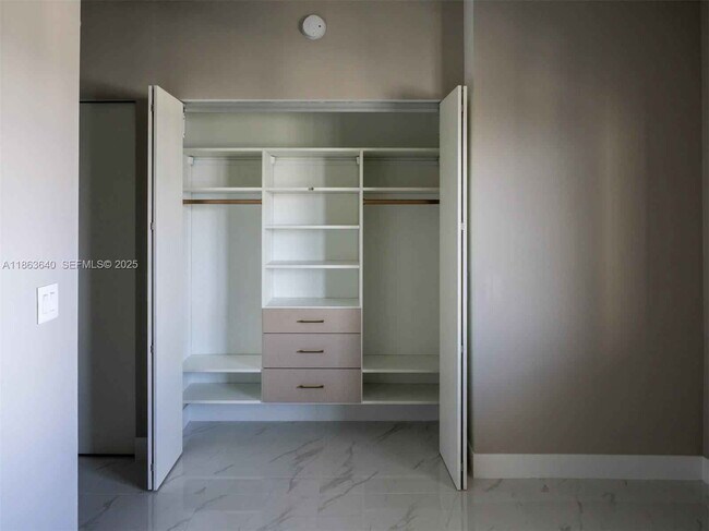 Building Photo - Northeast 24th Street, Miami, FL 33137 - 3 BR 3 BA condo