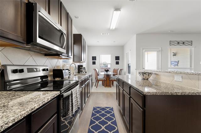 Building Photo - 2057 Buttonwood St
