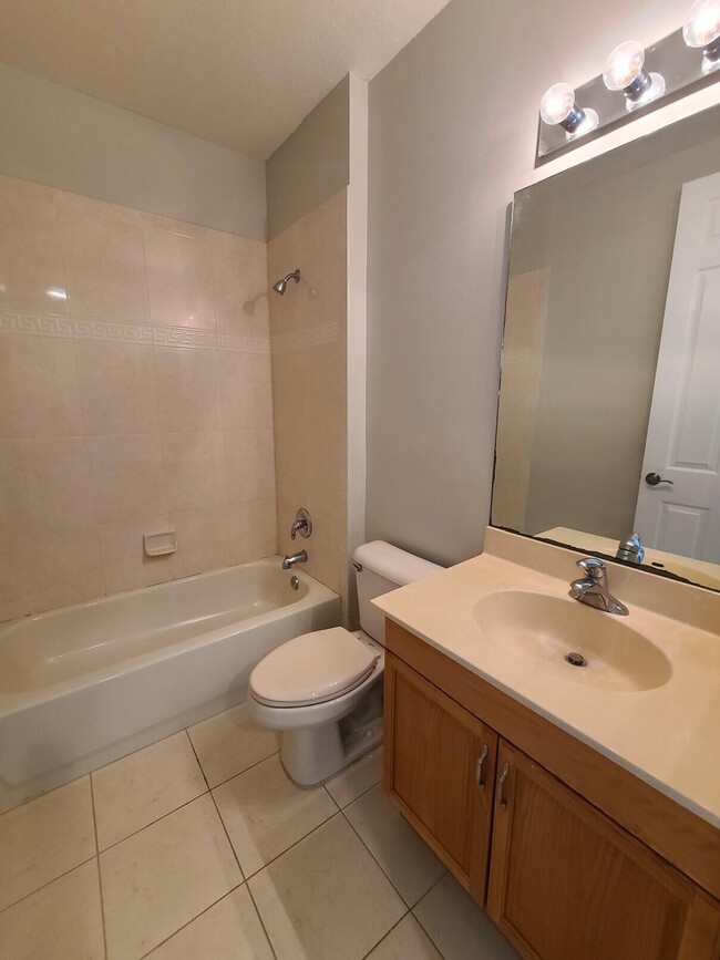 Building Photo - 590 Amador Ln