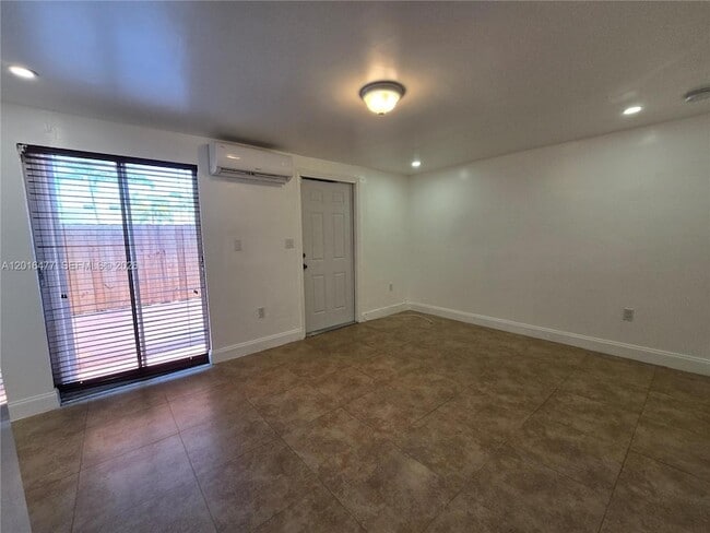 Building Photo - 2957 SW 36th Ct