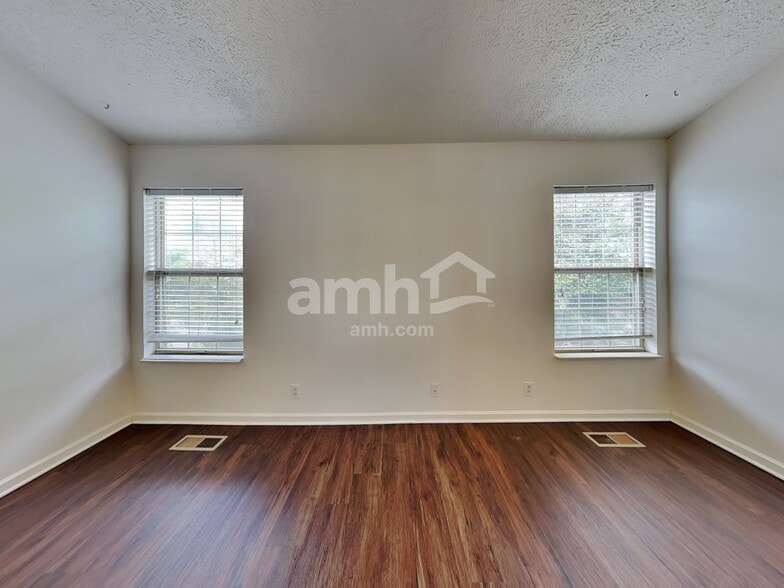 Building Photo - 120 Rose Garden Ln