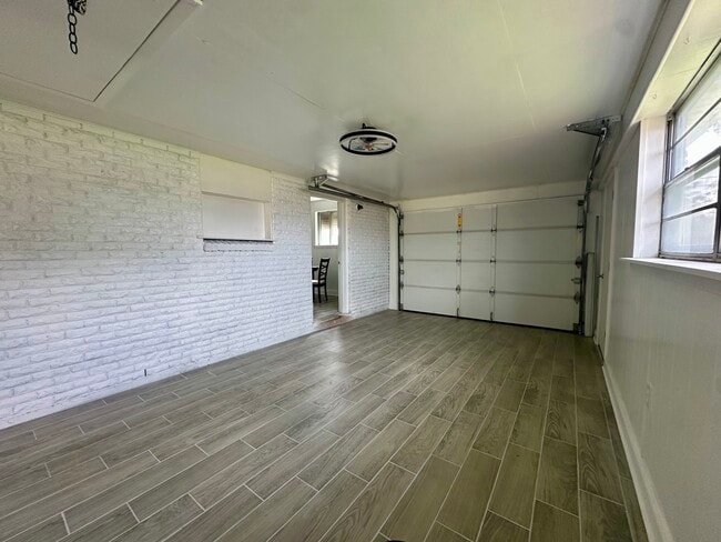 Building Photo - 1752 Diane Dr