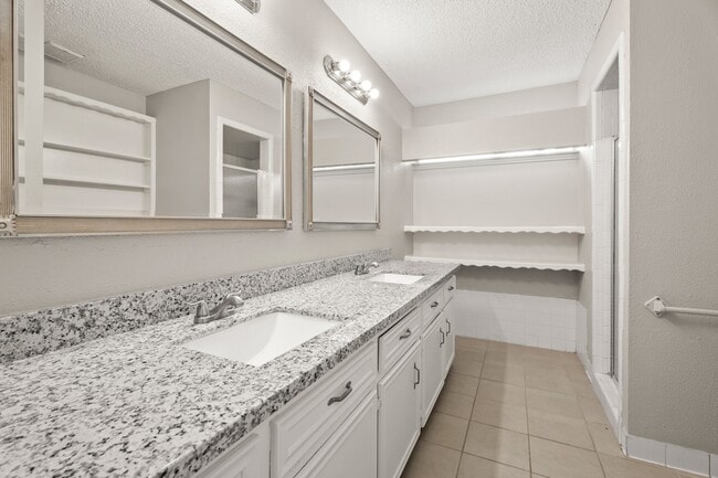 Building Photo - 15911 Mill Point Dr