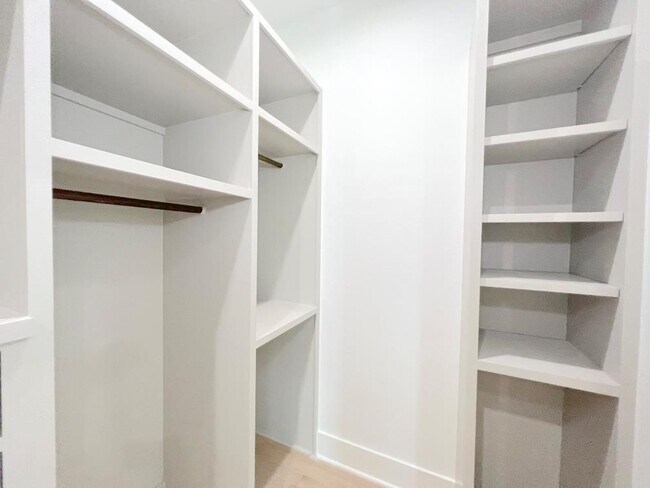 Building Photo - 2122 Blalock Rd