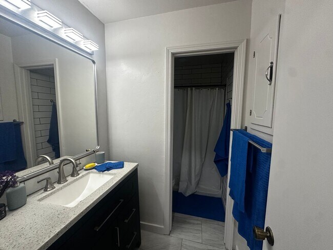 Building Photo - 2916 Brookline Dr
