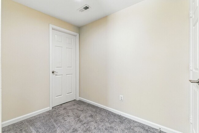 Building Photo - 505 Knollwood Ct