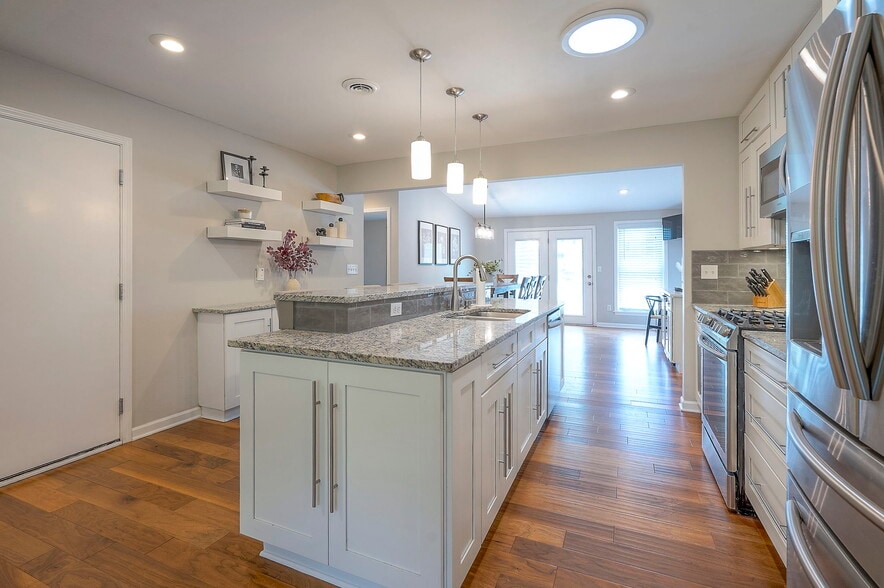 Building Photo - 2507 W 79th St