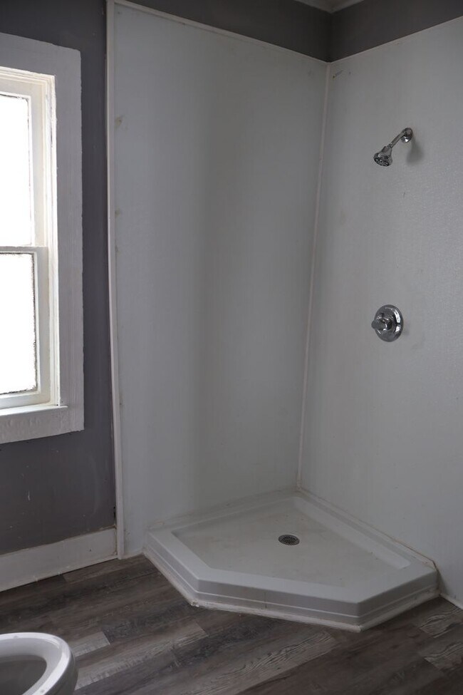 Building Photo - 6812 Whitney Ave
