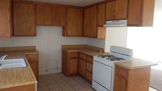 Building Photo - 3702