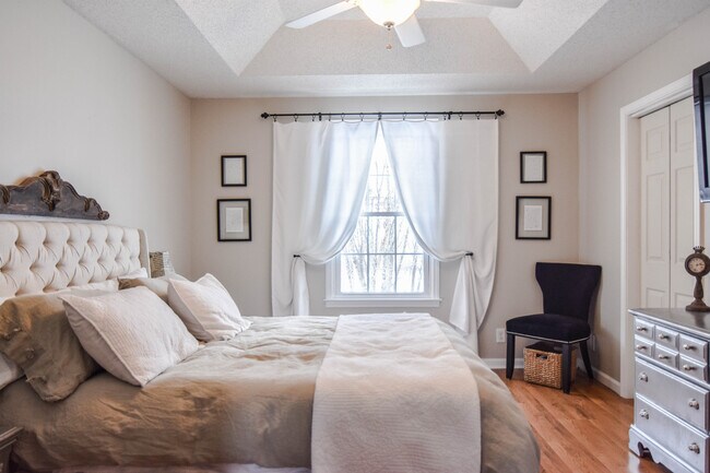 Building Photo - Pet Friendly Home on Half Acre Lot!