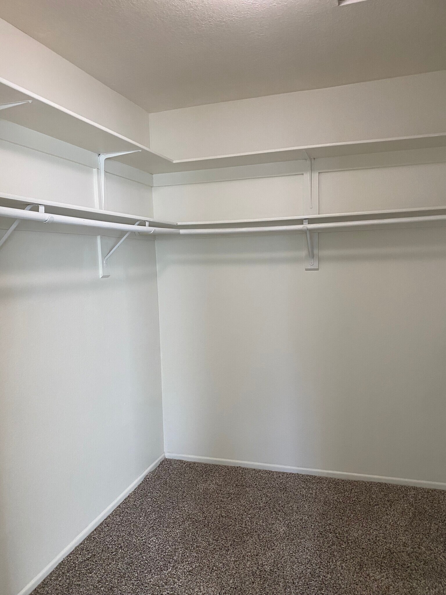 Building Photo - 18252 Parkview Ln