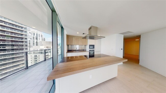 Building Photo - 1000 Brickell Plaza
