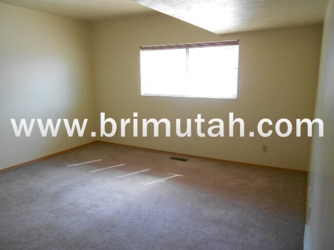 Building Photo - 1304 E 900 S