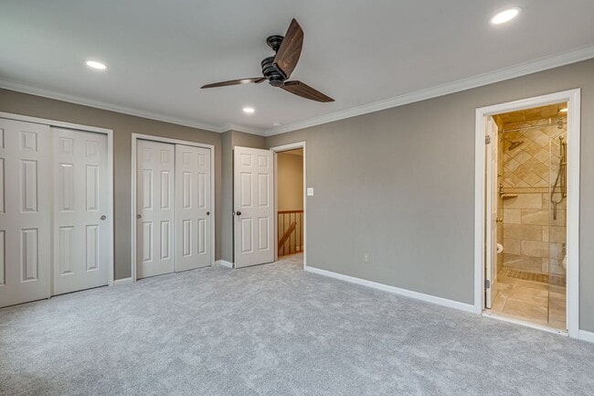 Building Photo - Fantastic townhome in Alexandria