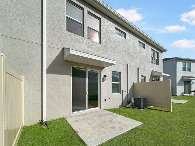 Building Photo - 2426 Skyline Lp