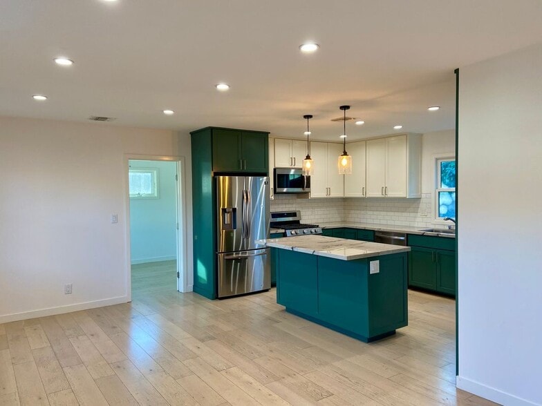 Building Photo - 508 Sheridan Way