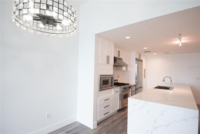 Building Photo - 1208 E Kennedy Blvd