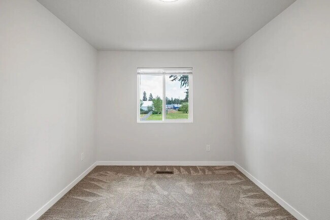 Building Photo - "Spacious 3-Bedroom Duplex Retreat on Park...