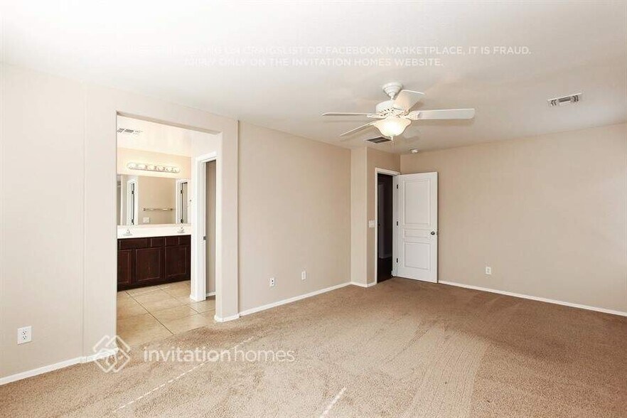 Building Photo - 3915 S Napa Ln