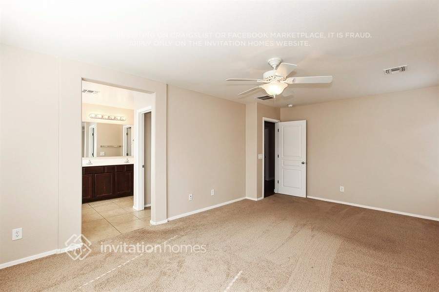 Building Photo - 3915 S Napa Ln