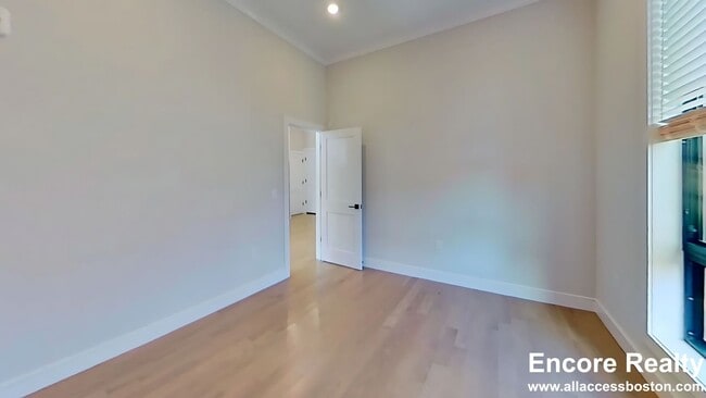 Building Photo - 16-18 Highgate St. (Roomate Rental) Unit 307