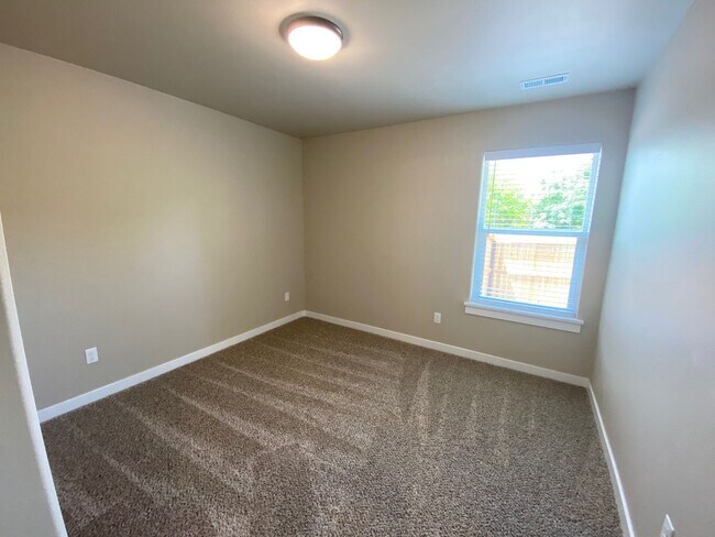 Building Photo - ~Brand New House in Oakland~