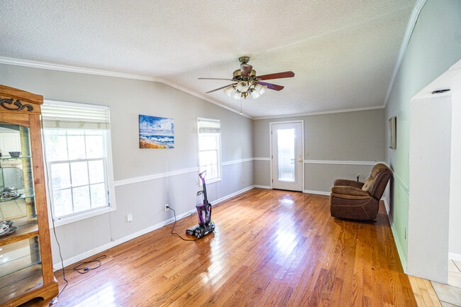 Building Photo - 3804 Denman Dr