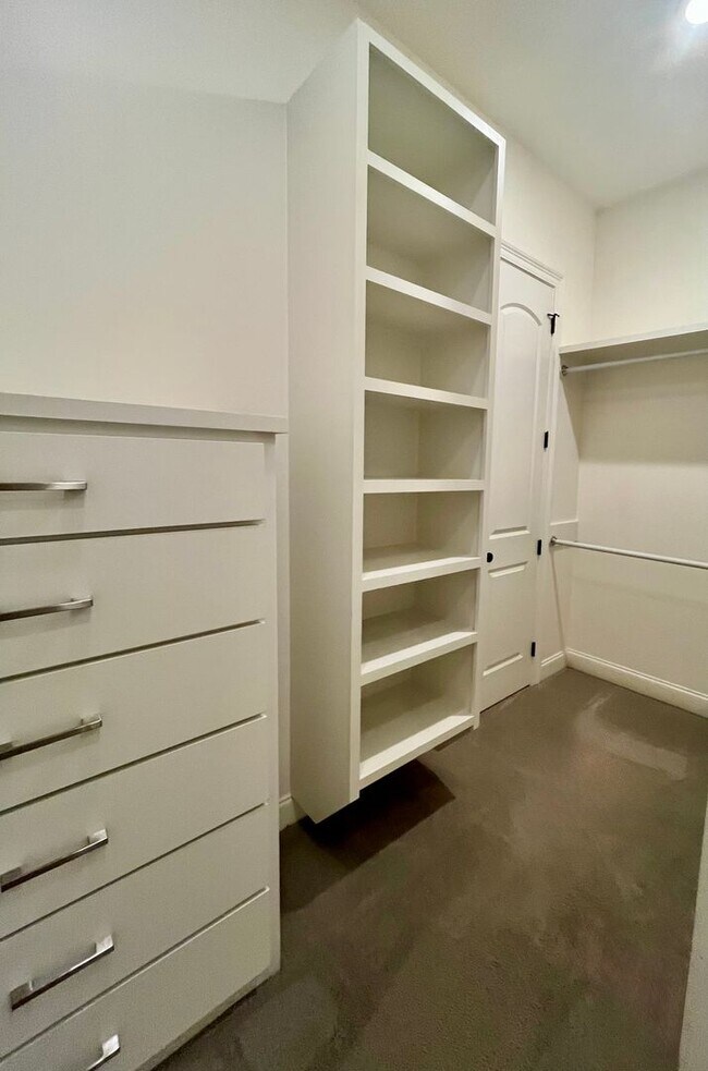 Building Photo - Beautiful Home in Rouzan of Southdowns neighborhood!