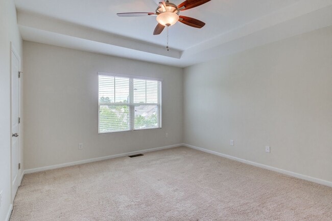 Building Photo - Townhome minutes from Lenovo Center: Available September 10th