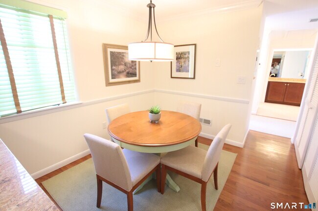 Building Photo - 53 Hollister Way N