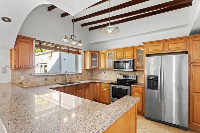 Building Photo - 7975 Sunset Dr