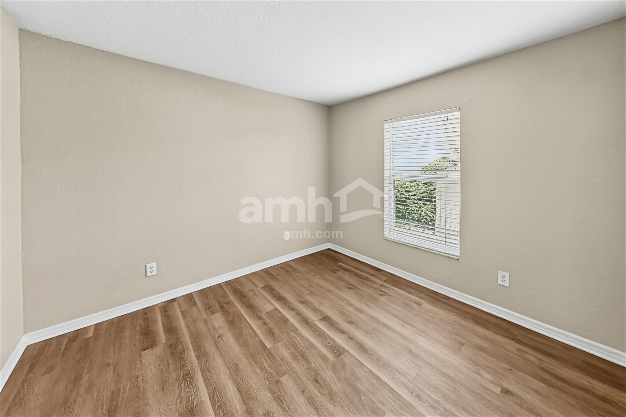 Building Photo - 3965 SW Laffite St