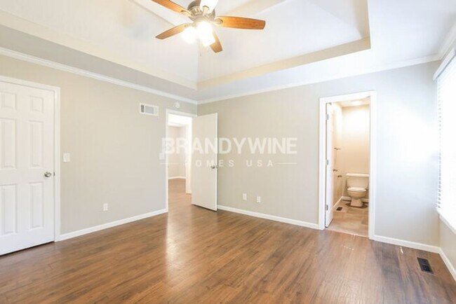 Building Photo - PARK HILL - 3+ BDRMS - 3 FULL BATHS AVAILA...