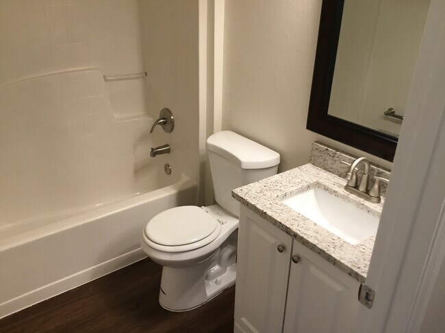 Building Photo - 914 Stallion Way