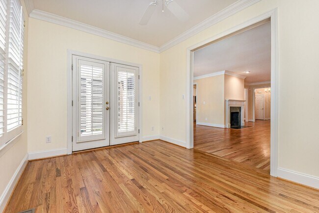 Building Photo - Spacious Townhome in the Heart of Raleigh,...