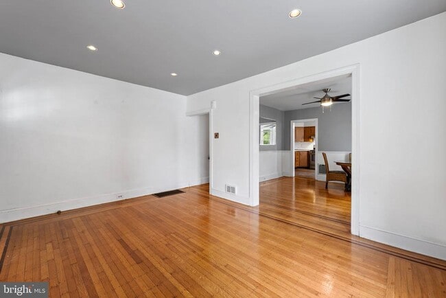 Building Photo - 809 Ardmore Ave
