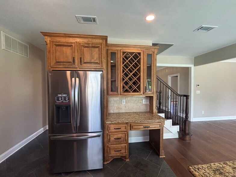 Building Photo - 7432 San Ramon Dr