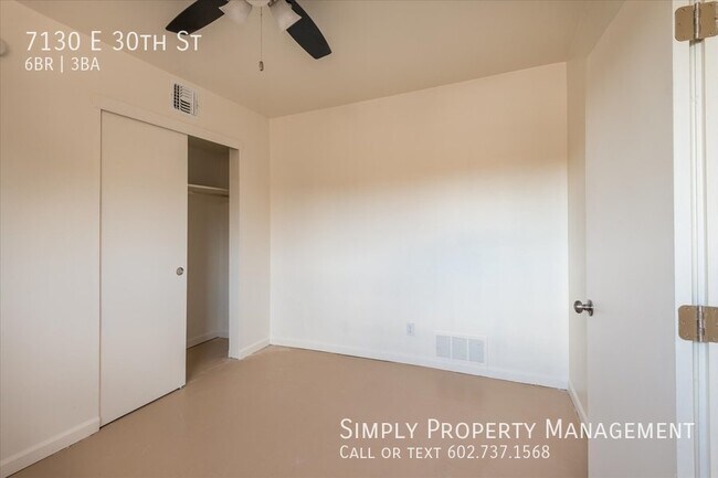 Building Photo - 4 bedroom 2 bath main house with a 2 bed 1...