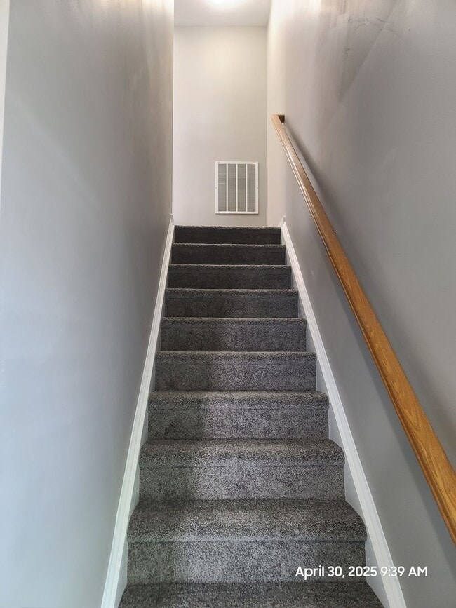 Building Photo - End Unit Town Home in Waynesboro, PA!