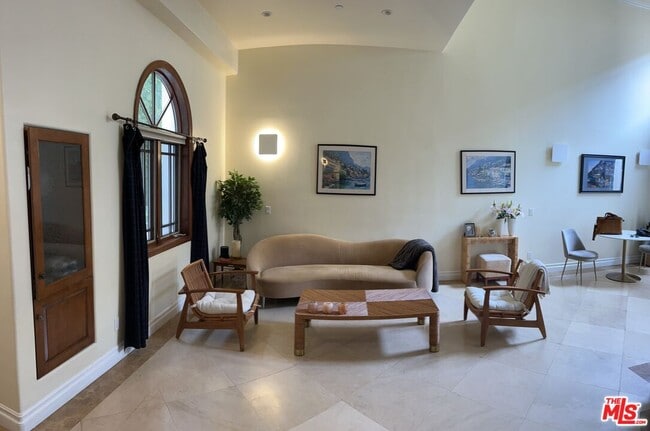 Building Photo - 1027 10th St