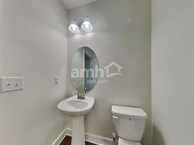 Building Photo - 905 Walden Pond Dr